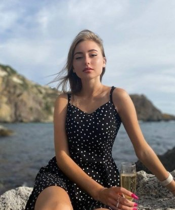 Я искусная играющая в ласкового котика или бесстрашная хищница, готовая осуществить все твои фантазии.
Мои услуги включают эротический массаж, страстное общение, незабываемые эксперименты. Я создам атмосферу настоящего удовольствия, где каждая минута превратится в мечту.
Открой дверь в мир наслаждения со мной и ты останешься удовлетворенным. Ищи меня в Москве, где в руках опытной леди расцветет жаркая страсть. Увидимся скоро! 😉🔥 13838, 25 лет