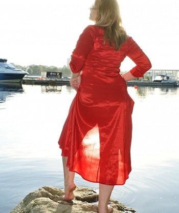 Опыт в сфере интимных удовольствий позволяет мне предлагать широкий спектр услуг, от нежных ласк до жарких игр. Мои умелые руки и изысканный вкус сделают наше свидание незабываемым. Живу в Москве и готова сопроводить тебя в любой район города. Загляни в мою галерею фото и увидишь, какая я прекрасная и сексуальная соблазнительница. Уверена, наши встречи будут полны страсти и наслаждения. Позвони мне, и мы окунемся в мир наслаждений вместе. 💋🔥✨ 2672, 52 года